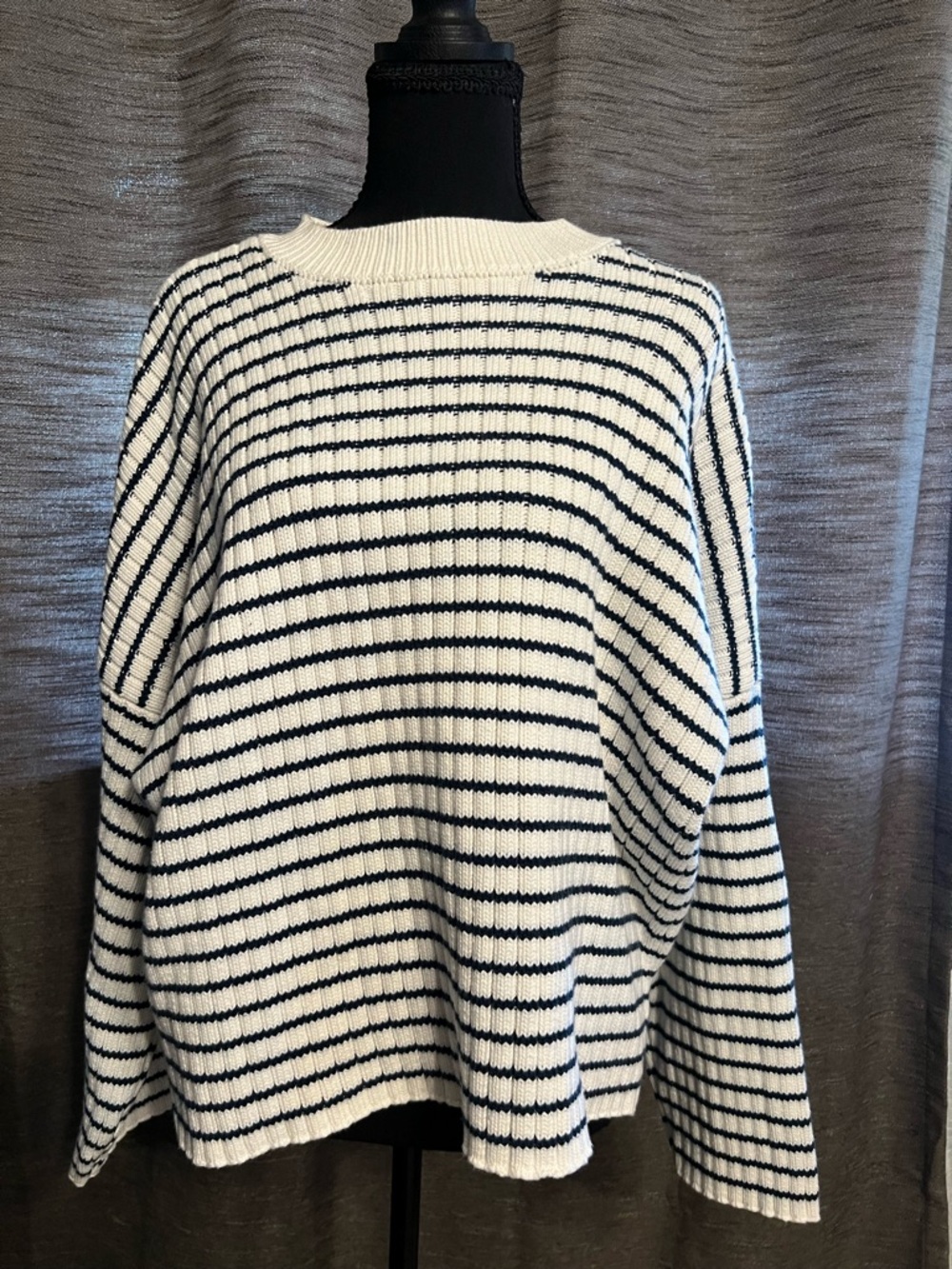 Abercrombie & Fitch White and Navy Striped Crew Neck Sweater